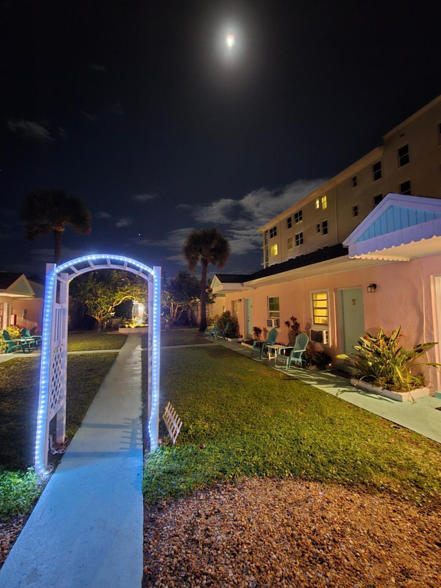 Oceanfront Sea Scape Motel Indialantic Bagian luar foto